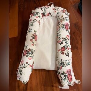 DOCKATOT DELUXE PLUS DOCK A LOT LA VIE EN ROSE FLORAL ROSES 0-8 MONTHS